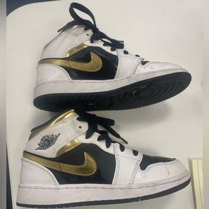 Air Jordan Kids 1 Mid GS White Gold